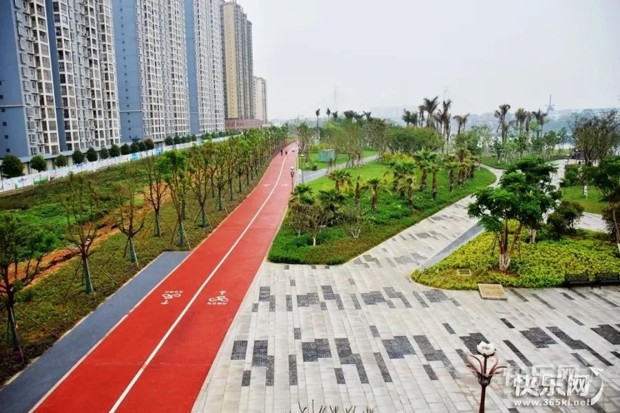 滨江公园新旧对比见证着贵港的发展